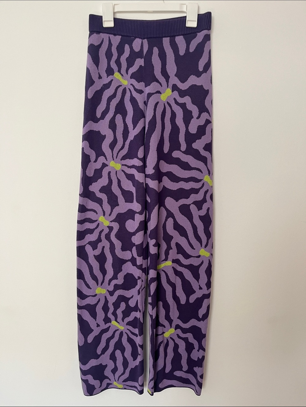 Gorman knit pants w/purple floral pattern
